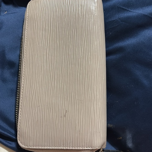 Original Louis Vuitton taupe color wallet. - Picture 2 of 8